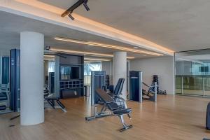 a gym with chairs and equipment in a room at Setai Yatch Garden-Deluxe Praia-Piscina no rooftop in João Pessoa