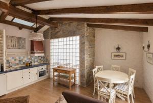 a kitchen with a table and chairs in a room at Casas de Xisto in Mogadouro
