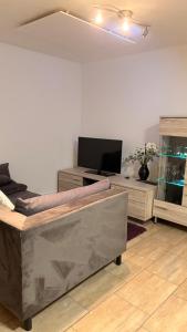 a living room with a couch and a flat screen tv at Gemütliche 60m2 Wohnung mit Terasse in Künzing