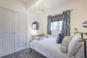a bedroom with a bed and a chandelier at 2 Bed in Snape oc-12sf in Snape