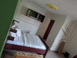 an overhead view of a bedroom with a bed at BALI HOTEl in Yaoundé