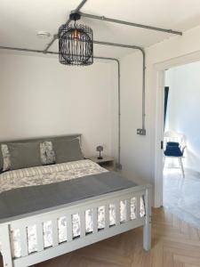 a bedroom with a bed and a hanging basket at Rosscarbery in Temple Bridge