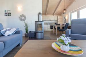 a kitchen and a living room with a refrigerator at Ferienhaus Stockente in Dagebüll