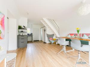 a kitchen and dining room with a table and chairs at Ferienhaus am Ringwall 19 in Cuxhaven
