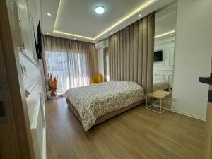 a hotel room with a bed and a window at Résidence Royal CasaBlanca in Casablanca