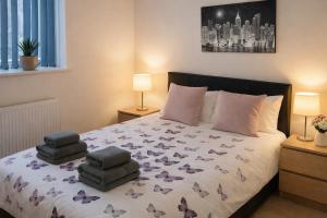 a bedroom with a bed with pillows on it at Elegant 2-Bed 2-Bath Flat in Edinburgh in Edinburgh