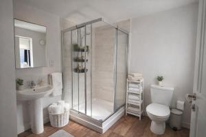 a bathroom with a shower and a toilet and a sink at Elegant 2-Bed 2-Bath Flat in Edinburgh in Edinburgh