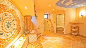 Koupelna v ubytování Pension Restner + 37 fotografií