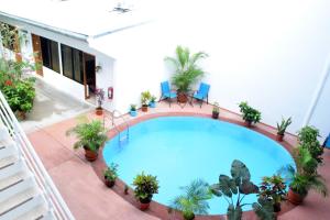 an overhead view of a large swimming pool in a building at Hotel Jungle House in Iquitos
