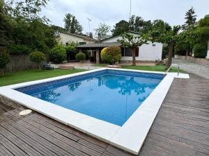 a swimming pool in the backyard of a house at HomeHolidaysRentals Confort in La Batlloria