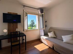 a small room with a bed and a window at Alla Stella B&B in Vo Euganeo