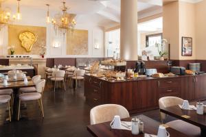 a dining room with tables and chairs and a restaurant at Best Western Plus Hôtel Brice Garden Nice in Nice