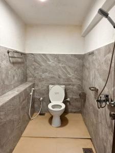 a bathroom with a white toilet in a stall at Riverston Basecamp in Meda-Ela
