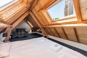 a bed in a room with a window at Huyze Aïda in Bruges