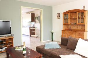 a living room with a couch and a tv at Ferienwohnung Fina in Bad Bodenteich