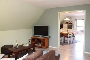 a living room with a couch and a flat screen tv at Ferienwohnung Fina in Bad Bodenteich