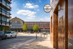 a view of a street in front of a building at Hotel Central Nürnberg Hauptbahnhof in Nuremberg