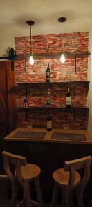 a bar with two chairs and a brick wall at Confortable apartaestudio en Ipiales in Ipiales