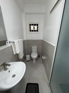 Bathroom sa KRONOS APARTMENTS +16 photo