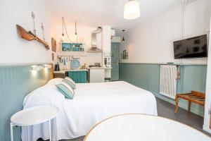 a hospital room with a bed and a table at Le Val Duchesse Hotel & Appartements in Cagnes-sur-Mer