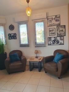 a living room with two chairs and a table at Corsappart in Porto-Vecchio