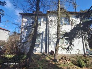 a white building with trees in front of it at ,,Arts Home,, ,ZAPRASZAM ,blisko las,dużo przyrody, blisko centrum kardiologii,centrum szkoleniowe,trasa na Lublin,Ukrainę,mieszkanie przestronne,czyste,spokojna okolica,blisko Aldi,Lidl,Żabka,Rossmann,pkp, ztm in Warsaw +9 photos