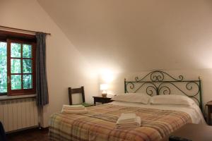 a bedroom with a bed with two towels on it at CasaLalla - Natura&Relax in Cusano Mutri