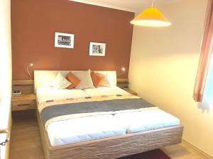a bedroom with a bed in a room at Ferienwohnung Bartels in Petersdorf mit Terrasse in Fehmarn