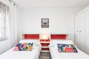 two beds in a room with white walls at vv Cerca Nueva in Las Manchas