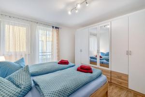 a bedroom with two beds and a mirror at Ferienwohnung Elbufer 3a in Stadt Wehlen
