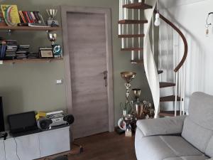 a living room with a couch and a door at casamiacasatua in Ronciglione