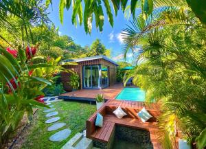 a villa with a swimming pool and a house at Moderne Lodge Tropical in Les Abymes