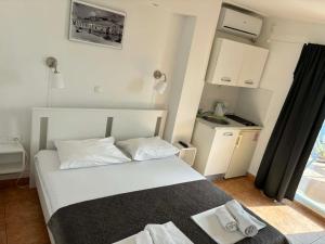 a small bedroom with a bed and a small kitchen at Apartments & Room MaDi in Senj
