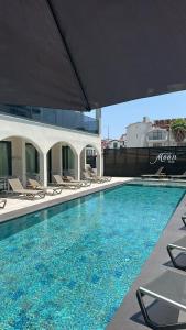 Piscina a Moon side o a prop
