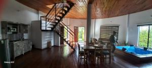 a kitchen and dining room with a spiral staircase in a house at Cinco Elementos Glamping in Chiquinquirá
