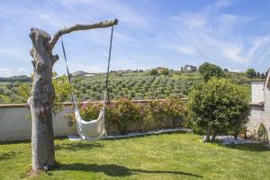 a hammock hanging from a tree in a yard at GinKgo B&B in Francavilla al Mare