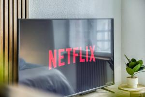 a television screen with the words netflix on it at Évasion à deux, studio neuf et design à Tarbes, gare à 700 m, arrivée autonome in Tarbes