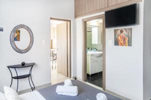 a room with a bathroom with a sink and a mirror at Design studio Two in Palekastron
