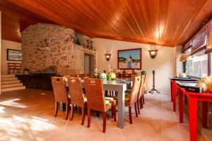 a kitchen and dining room with a table and chairs at Casa Justininho in Ponte de Lima