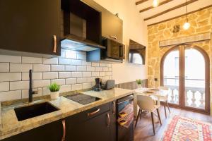 a kitchen with a sink and a counter top at Los Balcones de San Juan in Salamanca