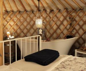a room with a bed in a yurt at Glamping Abruzzo - The Yurt in Catignano