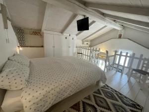 a bedroom with a bed and a balcony with chairs at Casa Collina - Giardino in Pisticci