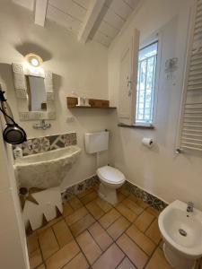 a bathroom with a sink and a toilet at Casa Collina - Giardino in Pisticci +26 photos