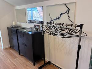 a room with an office with a desk and a metal rack at Hard to leave in Piesport +7 photos