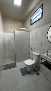 a bathroom with a toilet and a sink at Casa no Centro de Prado in Prado +12 photos