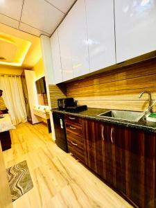a kitchen with a sink and a counter top at Gr Noida Stay & BNB in Greater Noida +4 photos