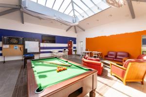 a billiard room with a pool table at Chalet HABIA TXIKIA 4 pers, neuf, sur Hasparren, calme, avec piscine et climatisation, Pays Basque in Hasparren