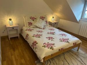 a bedroom with a bed with flowers on it at Duplex in Honfleur +11 photos