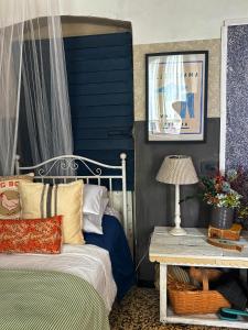 a bedroom with a bed and a table with a lamp at La casa dei nonni in Bracelli