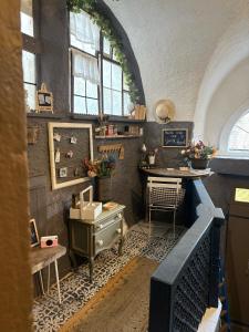 a room with a table and a desk in a room at La casa dei nonni in Bracelli